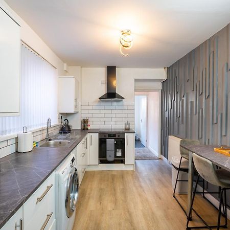 4-Bedroom Home - Ideal For Groups Working Away From Home سوانسي المظهر الخارجي الصورة
