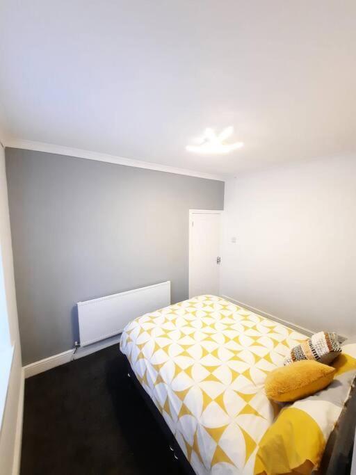 4-Bedroom Home - Ideal For Groups Working Away From Home سوانسي المظهر الخارجي الصورة