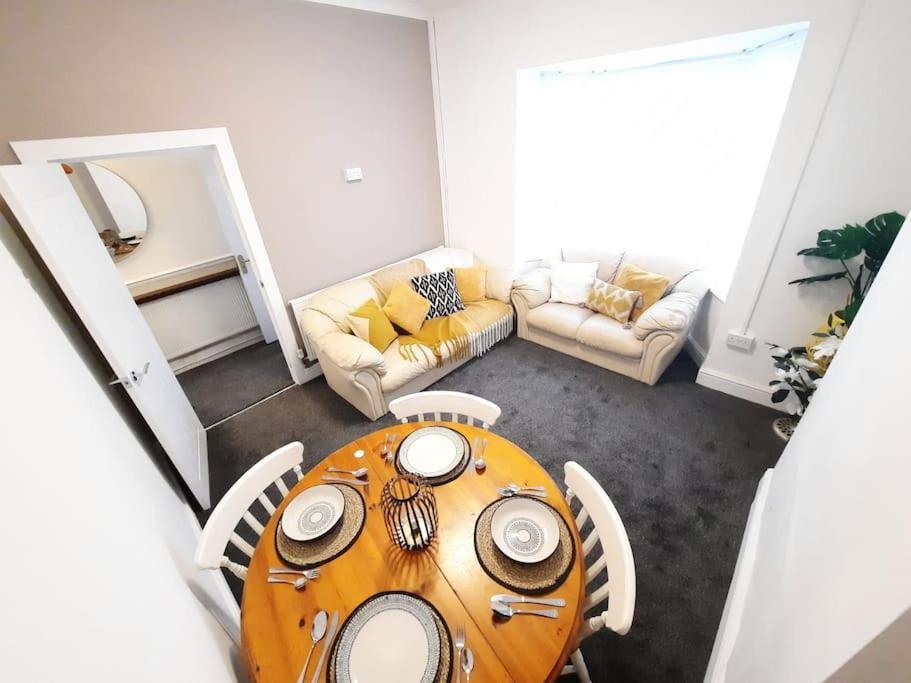 4-Bedroom Home - Ideal For Groups Working Away From Home سوانسي المظهر الخارجي الصورة