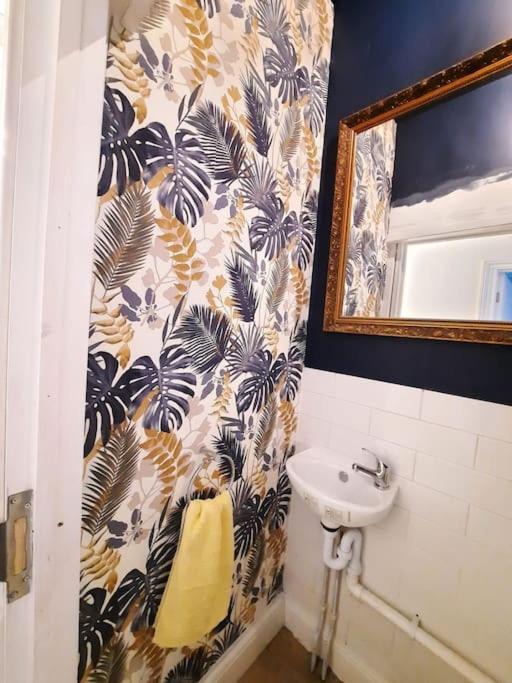 4-Bedroom Home - Ideal For Groups Working Away From Home سوانسي المظهر الخارجي الصورة